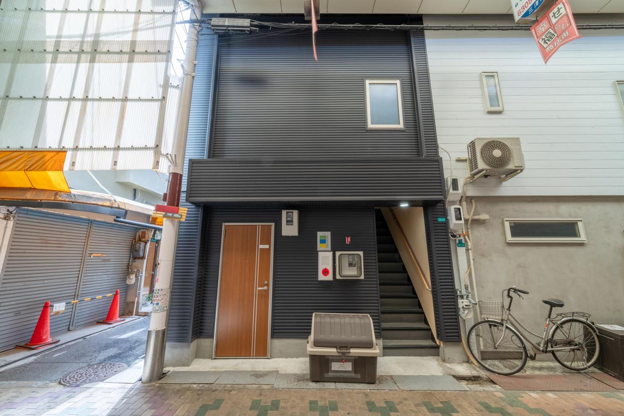 梅田まで電車で5分 2024年フルリフォーム 雰囲気の良い商店街を満喫 コンビニとカフェまで徒歩1分 建物1階 Lägenhet Osaka Exteriör bild
